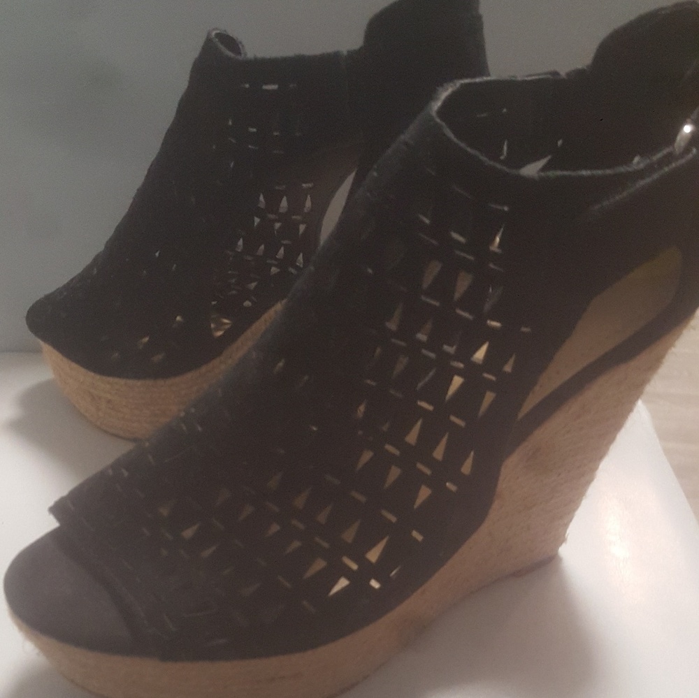 Brand new Marc Fisher Wedges